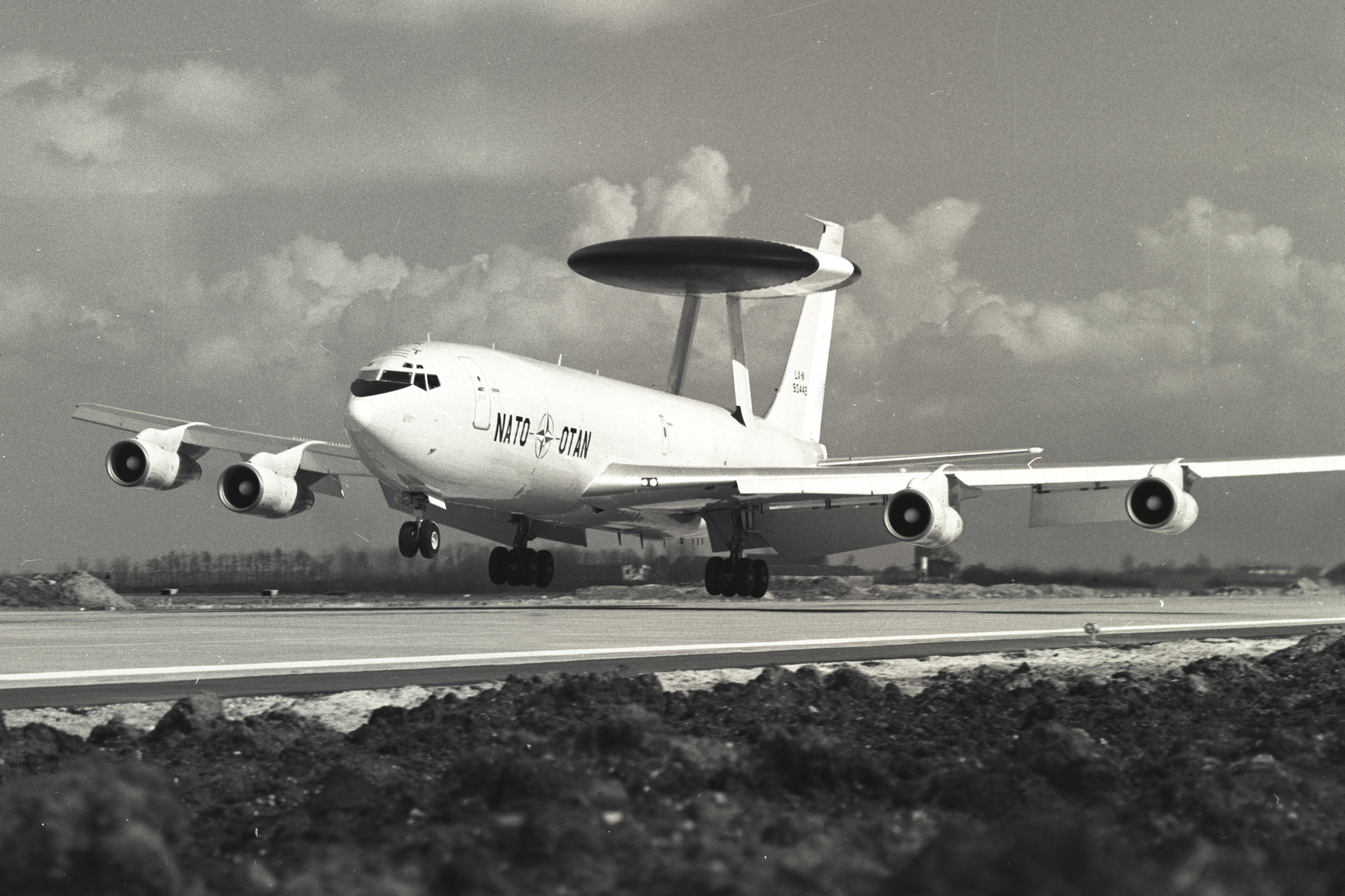 Eerste AWACS-vliegtuig landt in Geilenkirchen