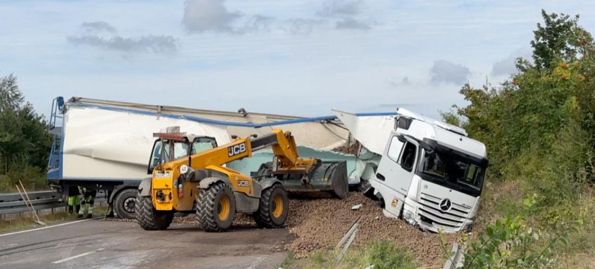 Ravage En Afgesloten Weg Door Gekantelde Vrachtwagen | ZO-NWS