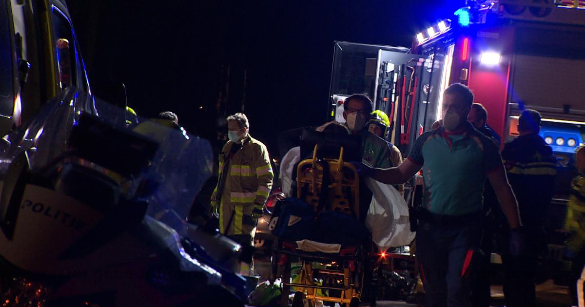 De twee mannen die vrijdagavond gewond raakten bij een explosie bij een woonwagen in #Brunssum waren vermoedelijk bezig met de productie van softdrugs.