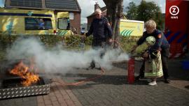 Kinderen mogen brand blussen bij open dag jeugdbrandweer in Schinnen