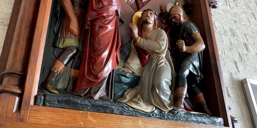 VIDEO: Eindelijk weer traditionele kruisgang in de kerk