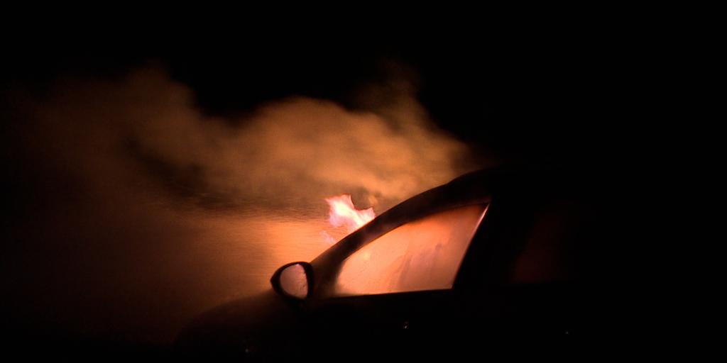 Auto grotendeels door brand verwoest