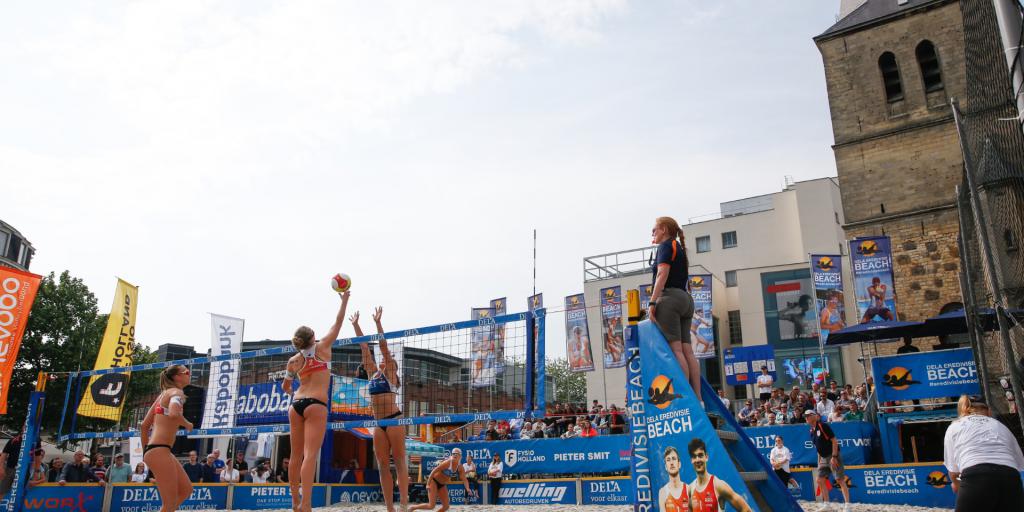 Beachvolleybalseizoen begint op het Pancratiusplein