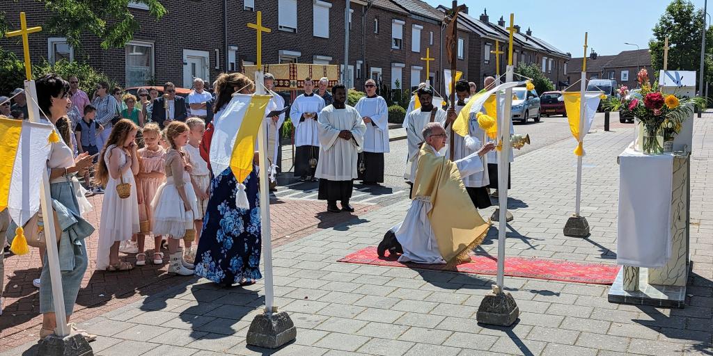 Sacramentsprocessie trok zondag ook door Landgraaf