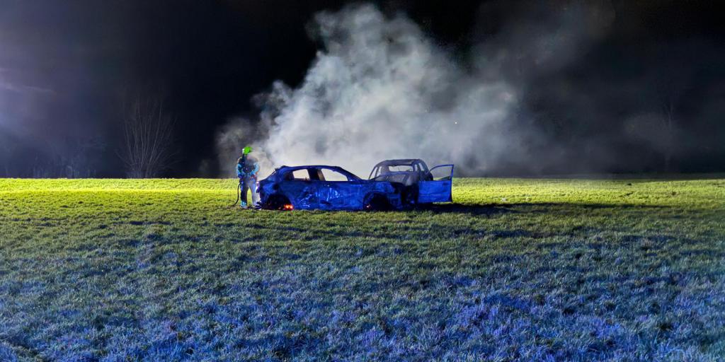 Onderzoek naar vier brandende auto’s en motor