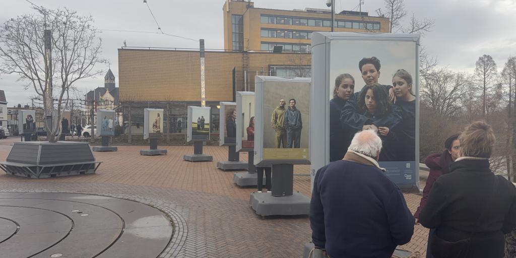 Buitenexpositie brengt huiselijk geweld onder de aandacht