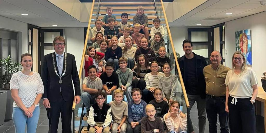 Leerlingen uit Ransdaal ontbijten met burgemeester